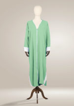 Abaya mit weißen Details an den Ärmeln