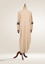 Abaya mit brauner Stickerei