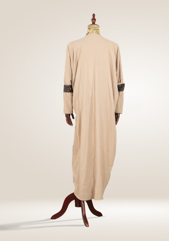 Abaya mit brauner Stickerei