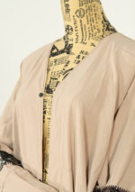 Abaya mit brauner Stickerei