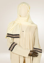 Abaya mit brauner Stickerei