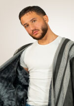 Dunkelgrau mit silberner Stickerei Winter Farwa