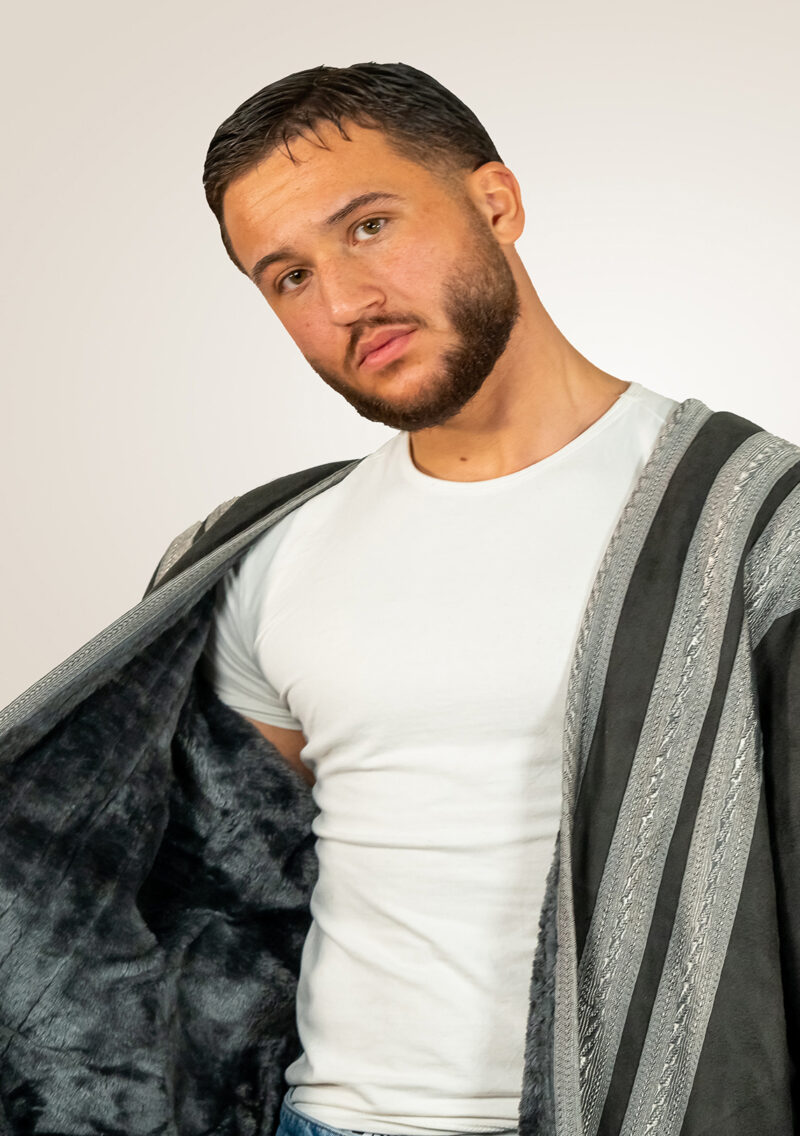 Dunkelgrau mit silberner Stickerei Winter Farwa