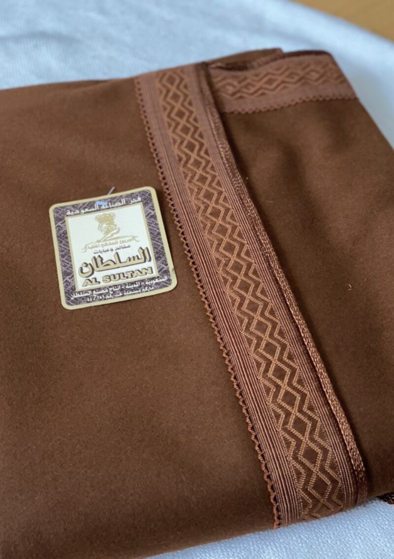 Bestickter saudischer Wintermantel